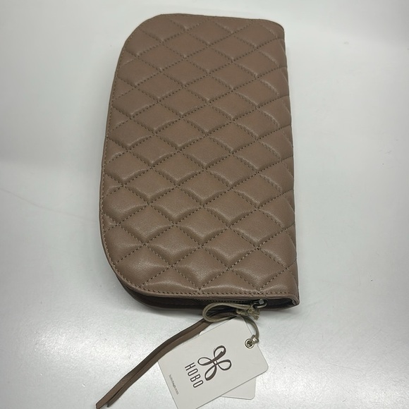 Hobo Cole Quilted Leather Clutch Bag Zip Around New Taupe Light Brown 12" x 7" - Picture 5 of 10